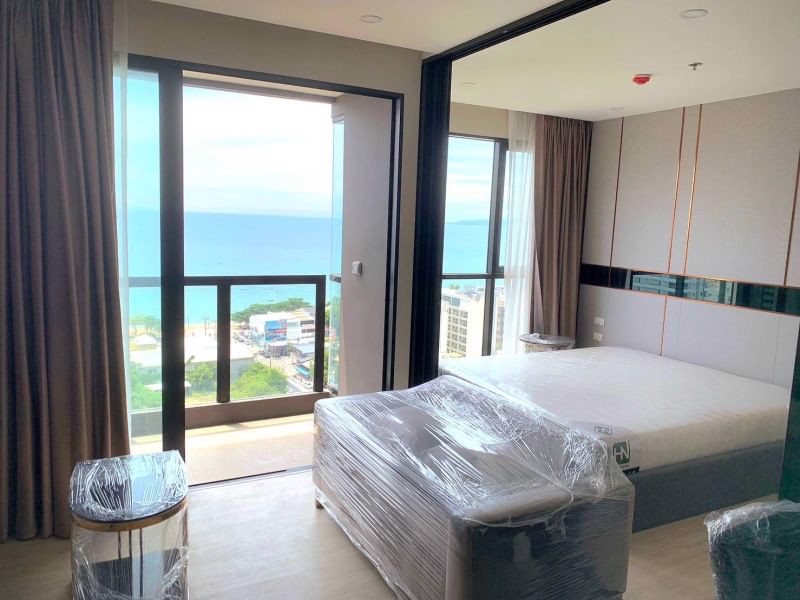 Stunning sea view  only 250 meters to the beach on pratamnuk hill pattaya