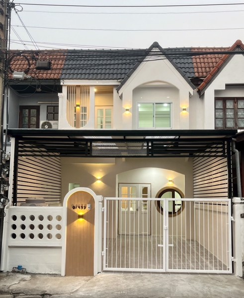 ทาวน์โฮมมินิมอลฉ่ำๆ-ฟรีเฟอร์ฯ-ราคาเบาๆ-ติดรถไฟฟ้า