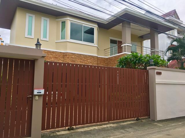 hr137-1ให้เช่าบ้านเดี่ยวเนื้อที่-104-ตรวหมู่บ้านเสรีวิลเลจ-พระราม-9-ตกแต่งเฟอร์ครบ-ใกล้-airport-lin