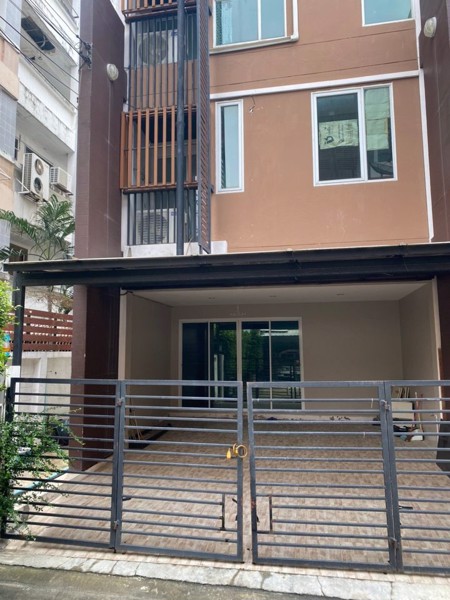 ขายทาวน์โฮม-3-ชั้นครึ่ง-vertico-chaengwattana